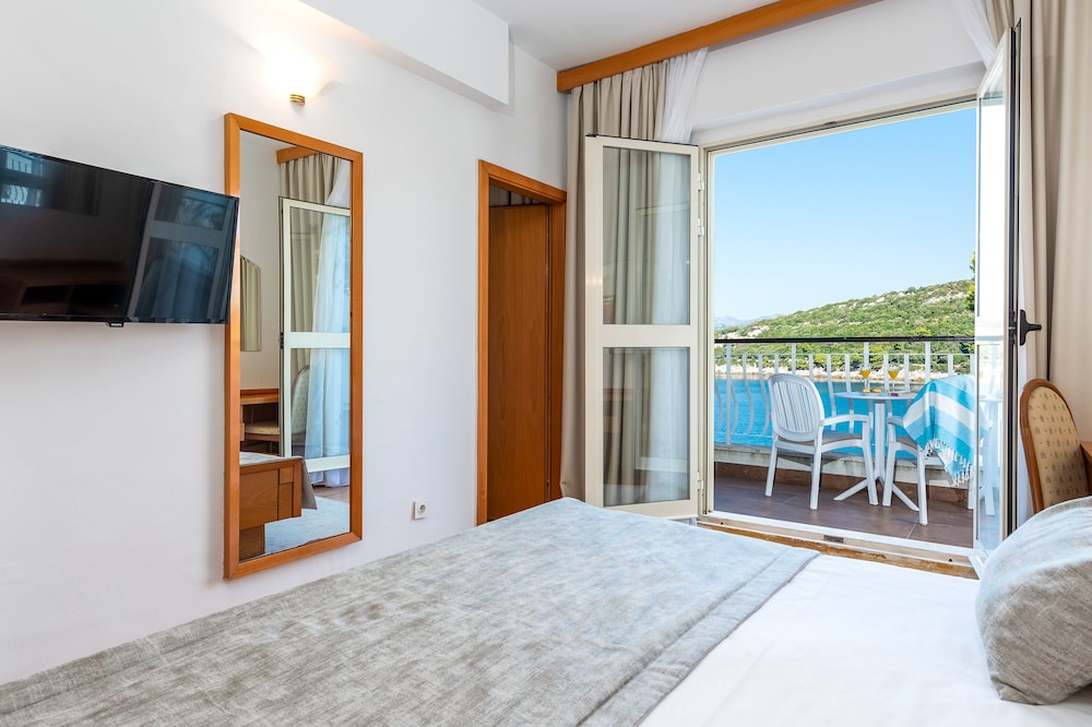 Standard Triple Room, Sea View