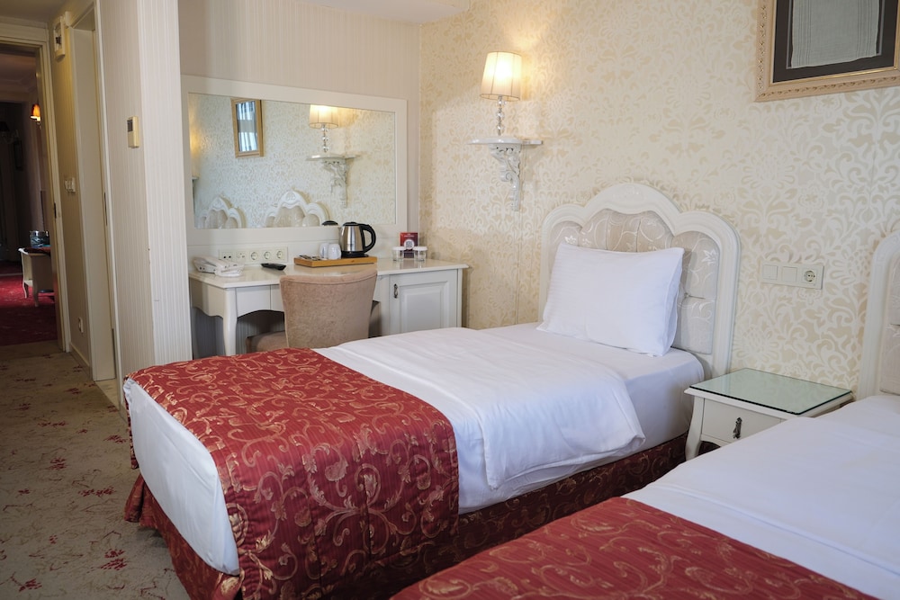 Standard Double or Twin Room, 1 Double or 2 Twin Beds photo 3