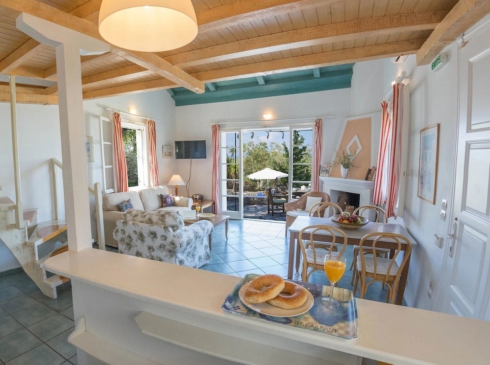 Comfort Villa, 2 Bedrooms (Kiparissi) photo 2