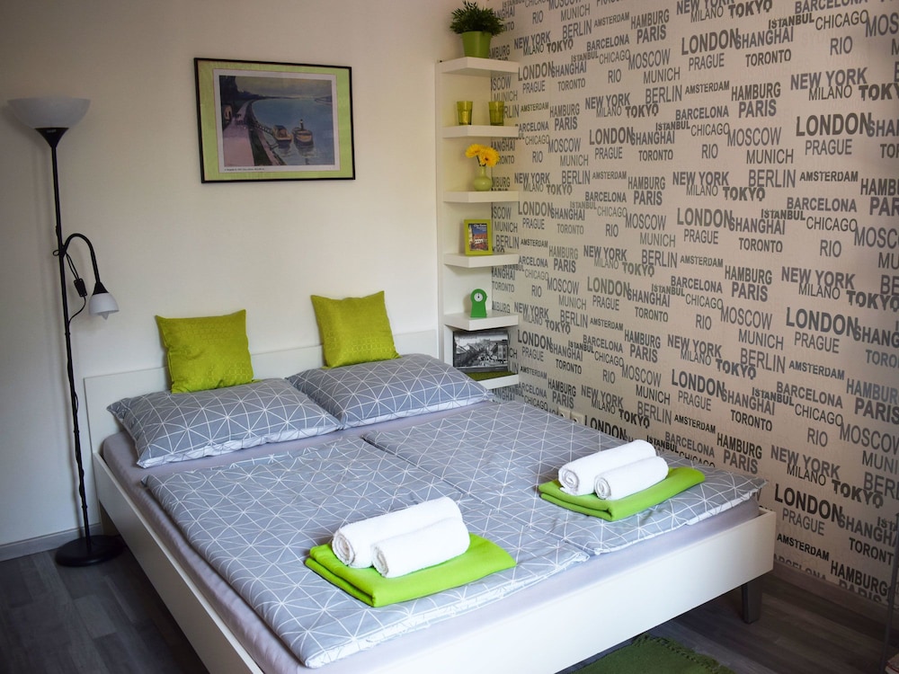 Studio Suite, 1 Queen Bed, Kitchenette, Courtyard View photo 1