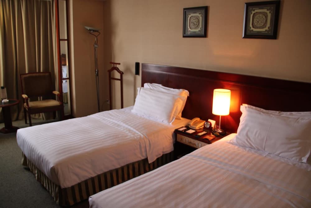Executive Deluxe Room, 2 Twin Beds - Photo 4