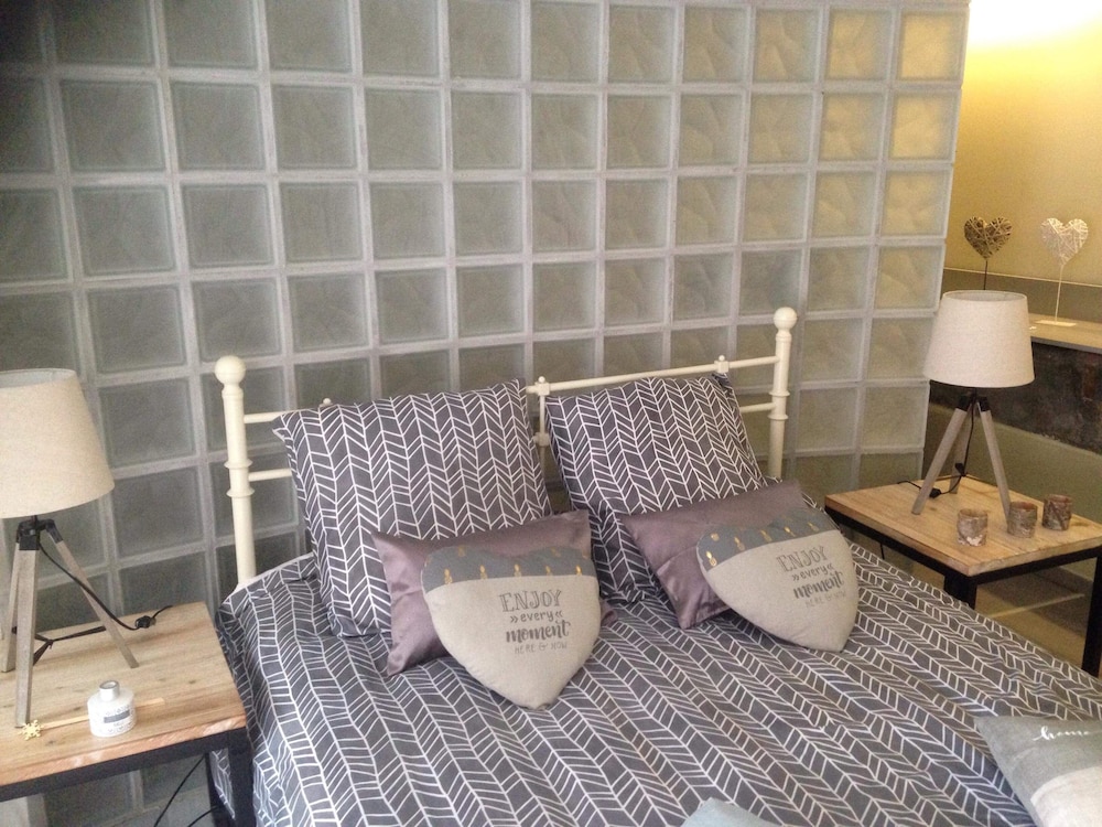 Romantic Double Room, Ensuite, Pool View photo 2