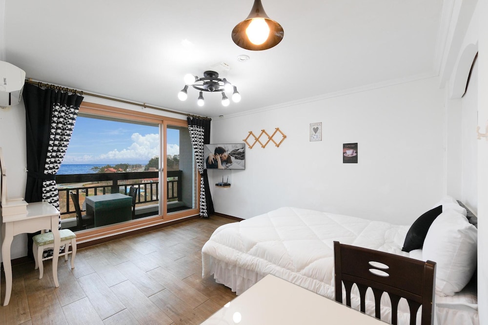 Basic Room, 1 Bedroom (Panji 302(Ocean View)) - Photo 1