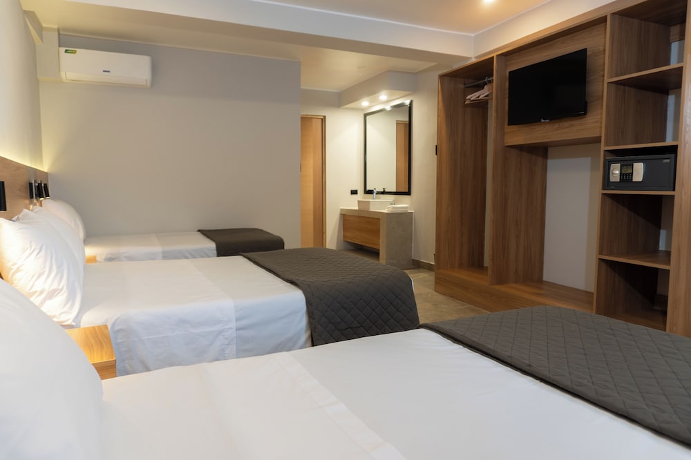 Deluxe Triple Room, Balcony, City View