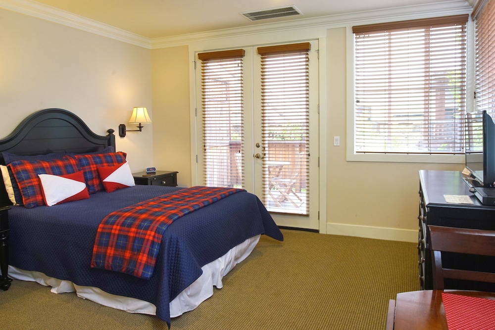 Carriage House 103