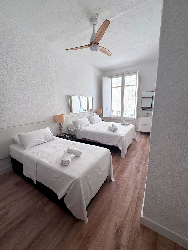 Basic Triple Room, Balcony, City View