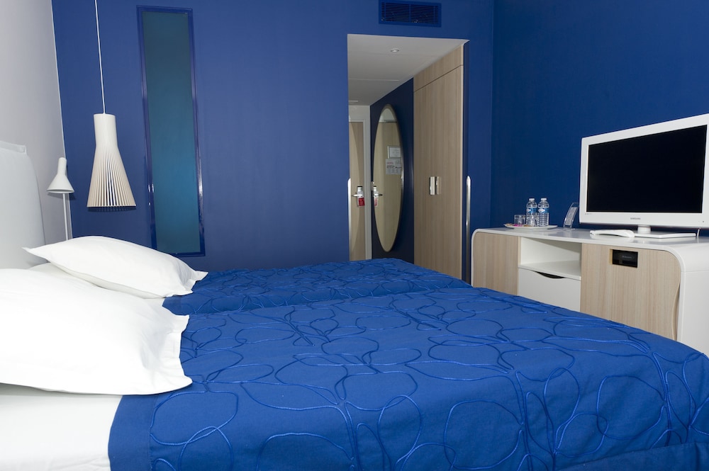 Classic Room, 2 Twin Beds - Photo 2