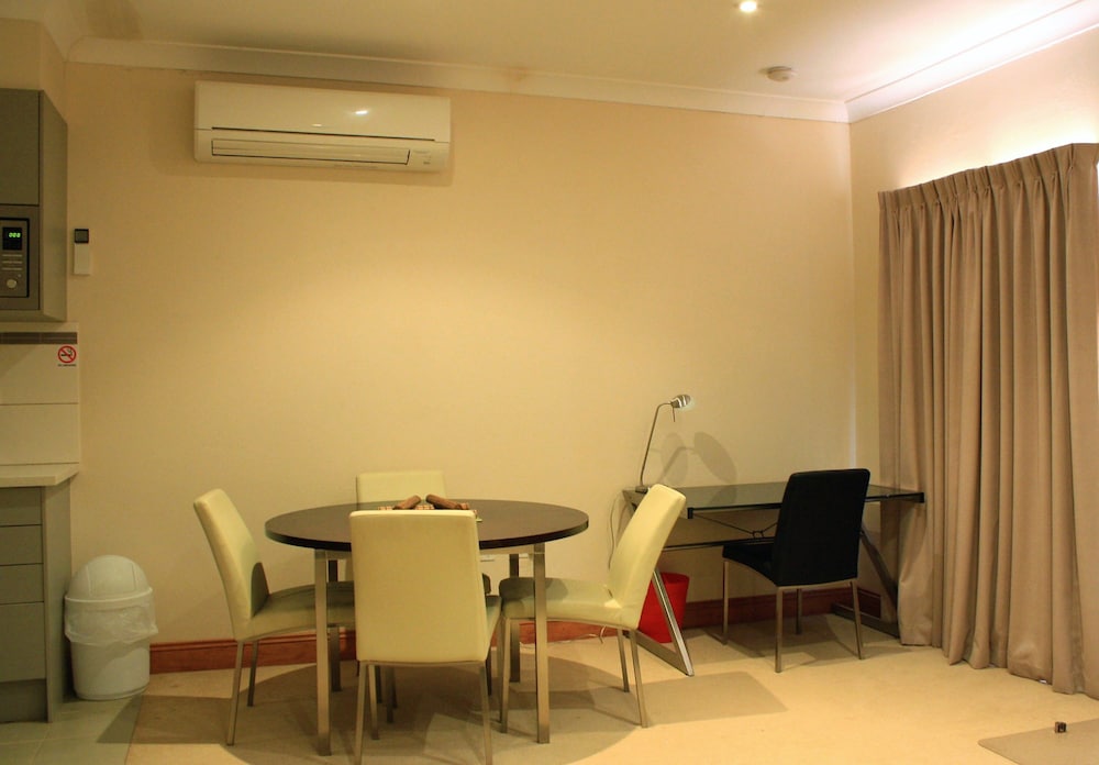 Superior 1 Bedroom King Apartment photo 2