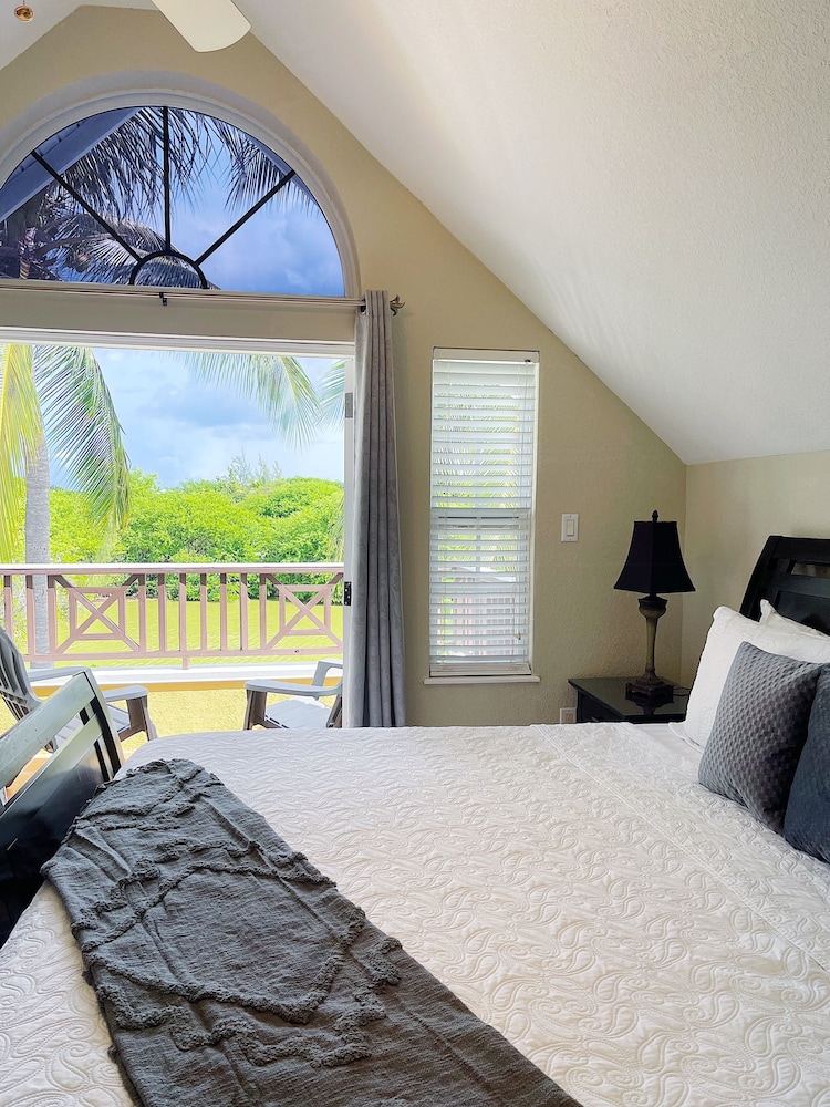 Classic Room, 1 King Bed, Balcony (Travellers)