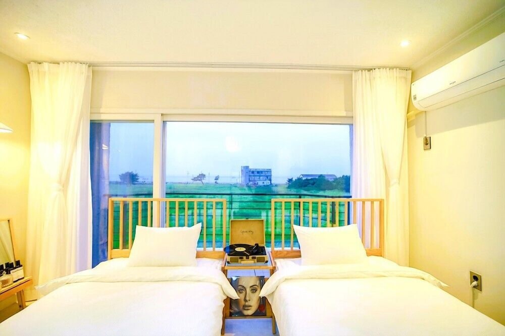 Room (double bed room 203) - Photo 4