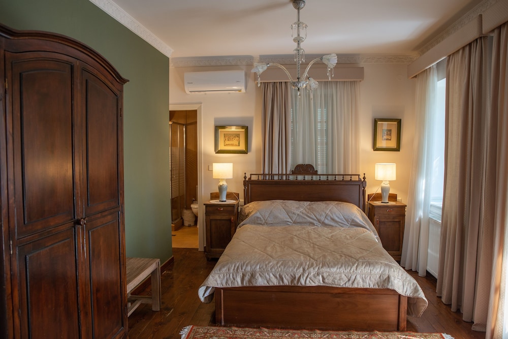 Deluxe Suite, 2 Bedrooms, Balcony, Garden View photo 2