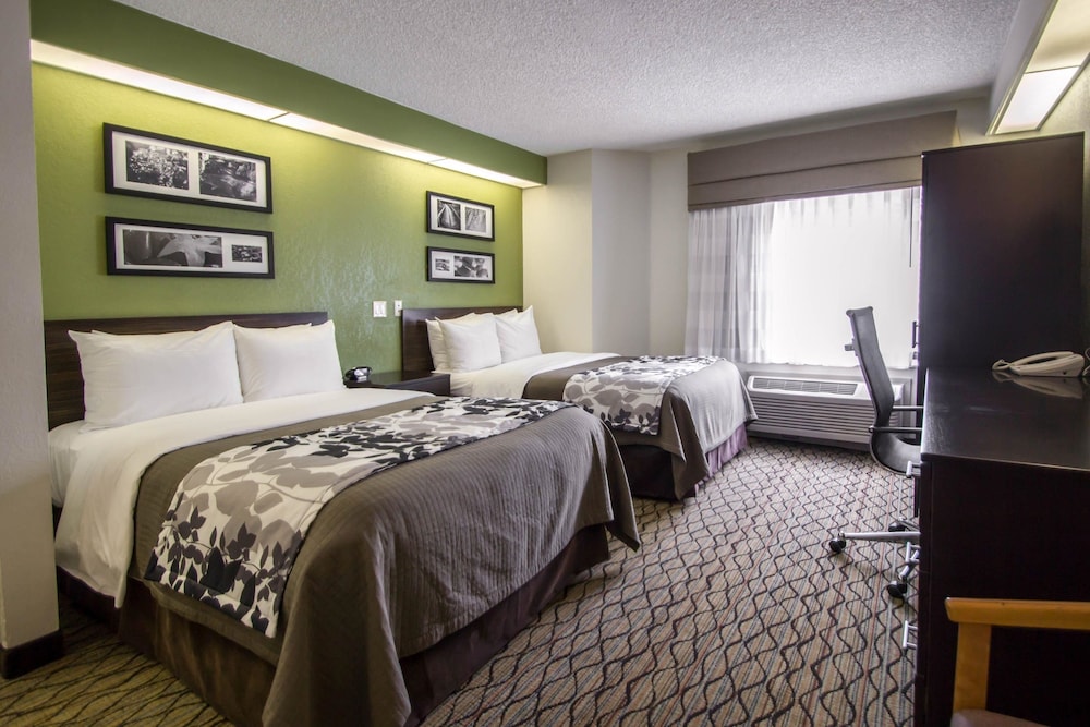 Standard Room, 2 Double Beds, Non Smoking - Photo 8