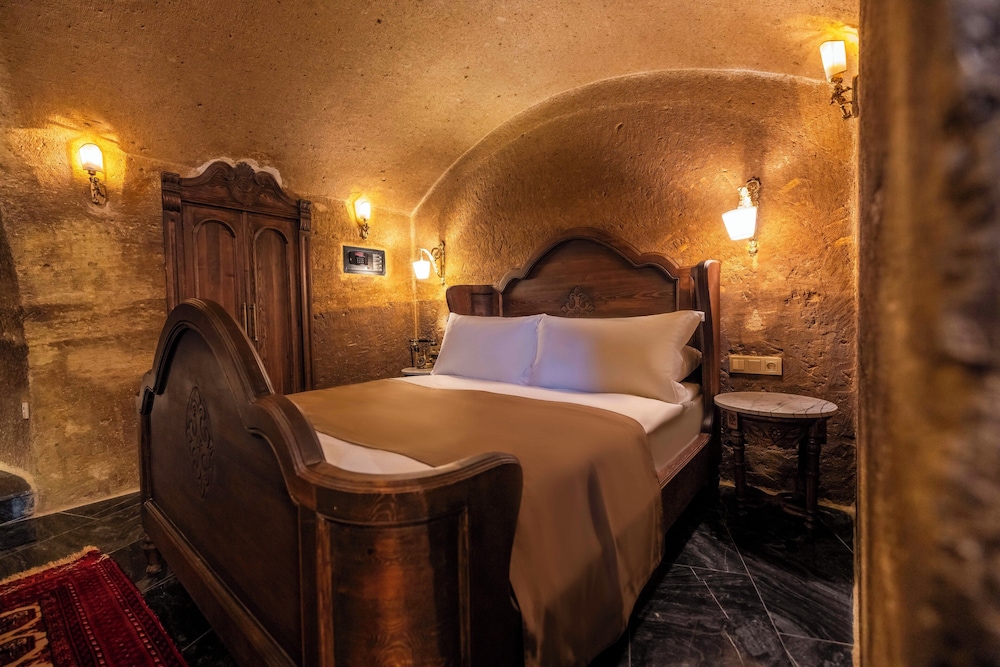 Junior Suite, 1 Double Bed (Cave, Bathtub) photo 1
