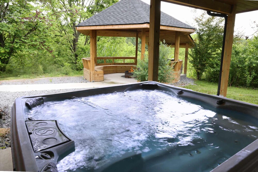 Gandalf s Getaway Indoor Pool Theater Arcade Firepit Book Now, Photo 27