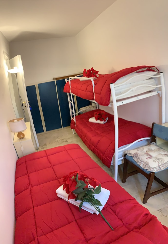 Deluxe Triple Room, Shared Bathroom, City View photo 1