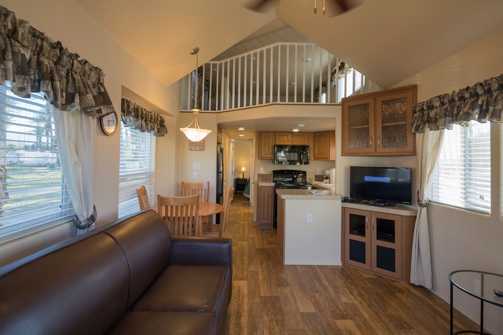 Park Model/Loft Linens Included, No Pets photo 1