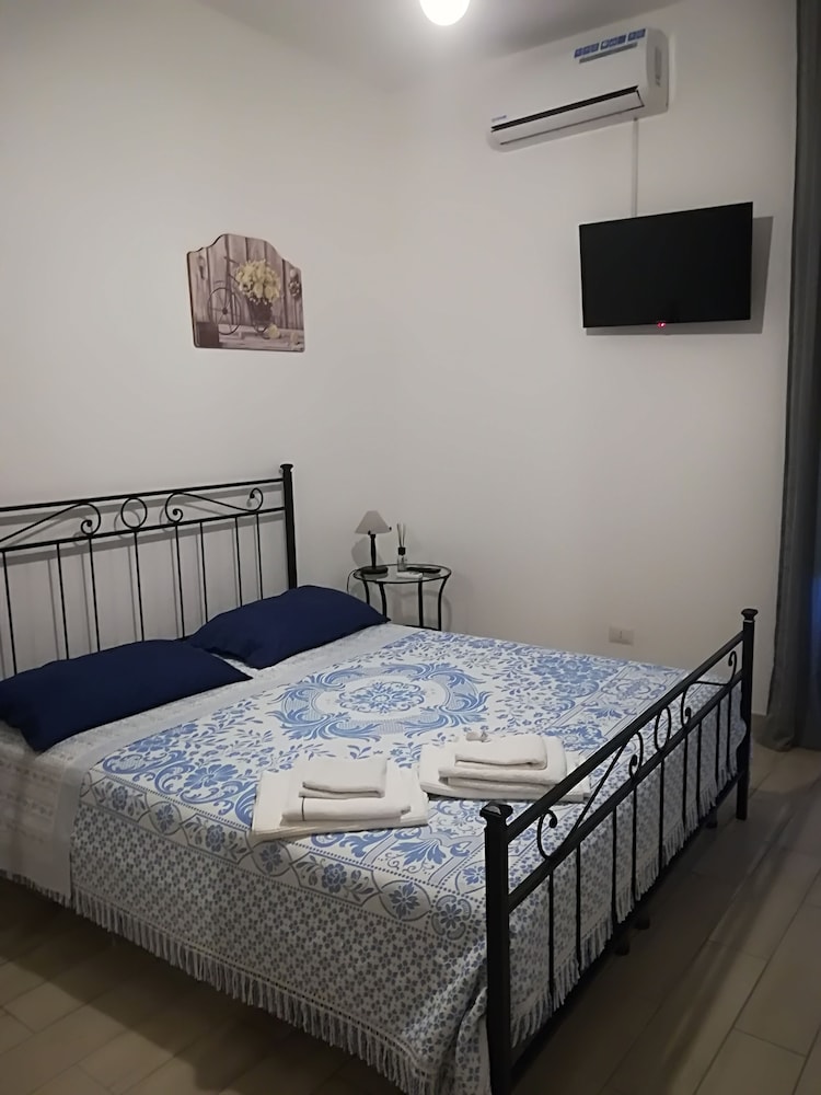 Double Room, Shared Bathroom photo 1