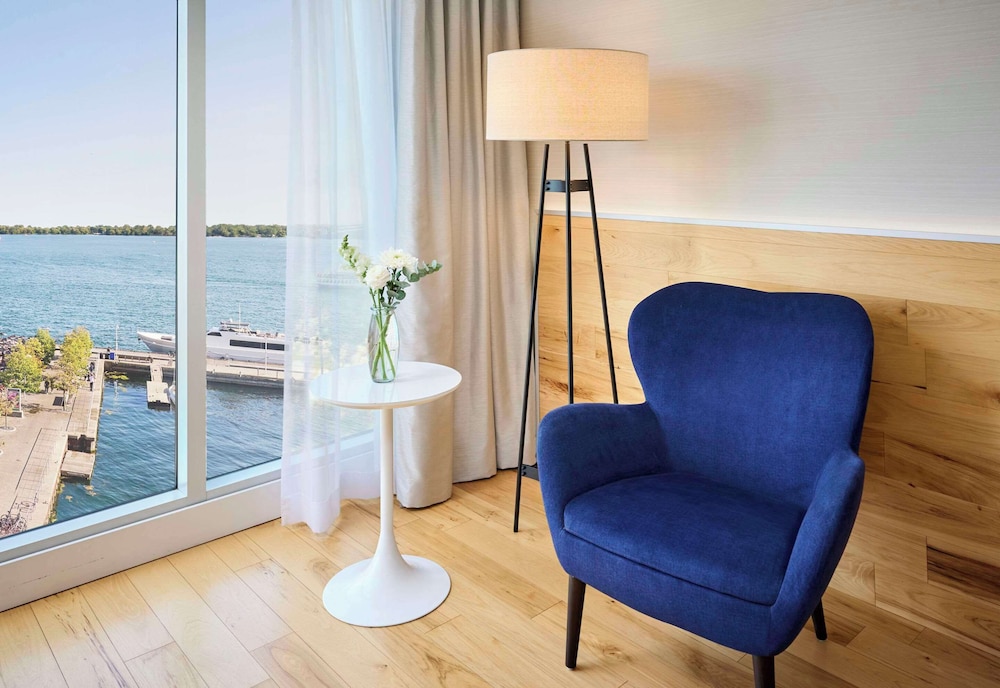 Premium Room, 1 King Bed, Non Smoking, Lake View thumbnail 6