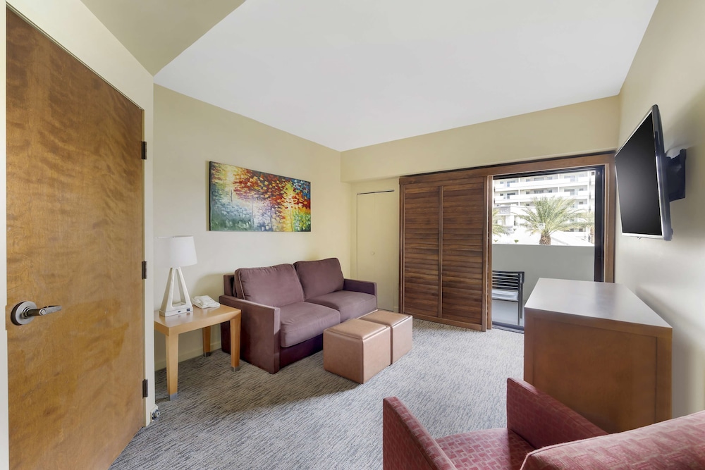1 Bedroom 1 King Suite With Sofabed - Photo 4