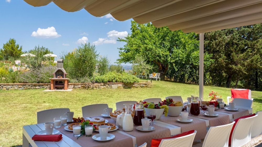 Villa photo 2