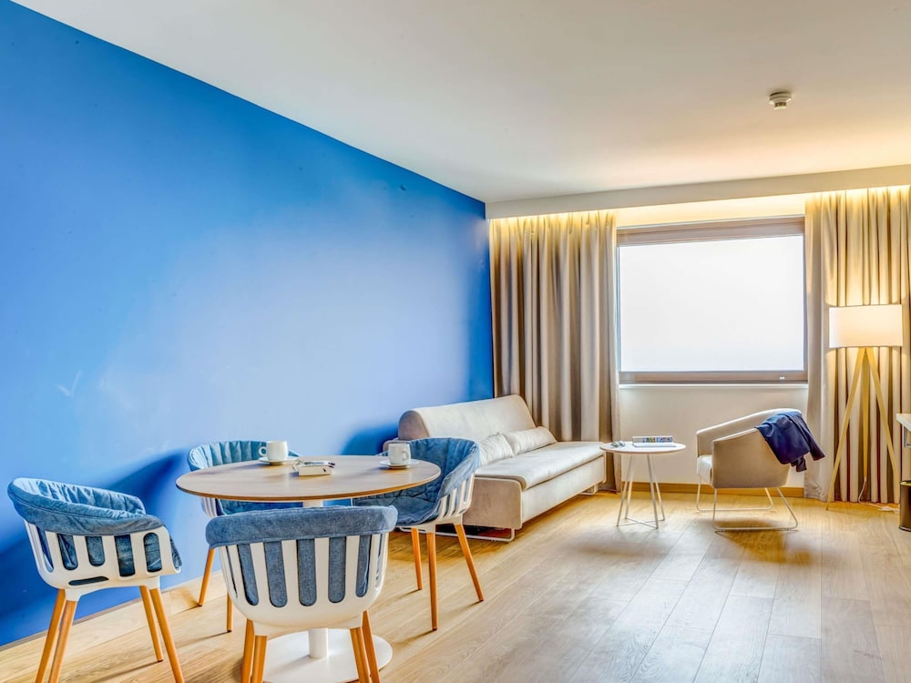 Suite, 1 Queen Bed