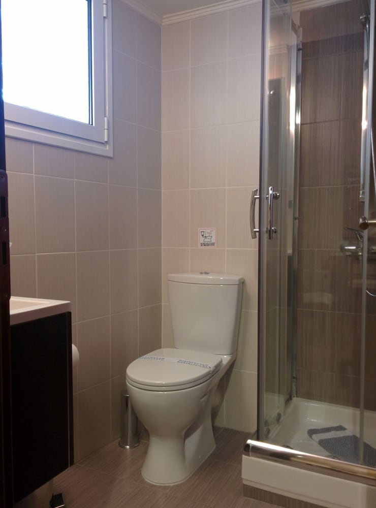 Economy Double or Twin Room (no balcony) - Photo 9