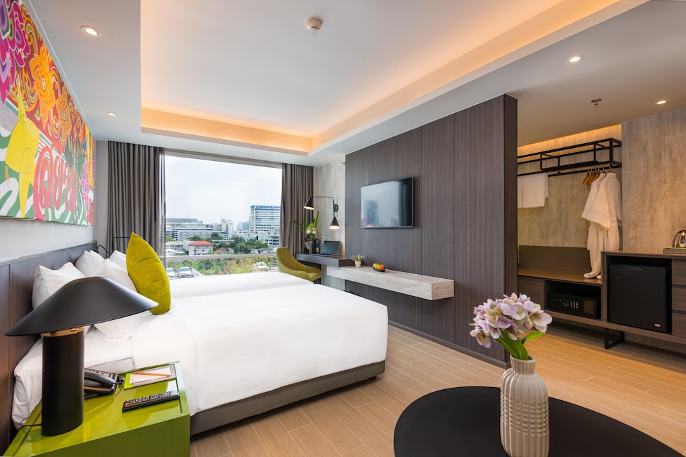 Premier Garden View Twin Room