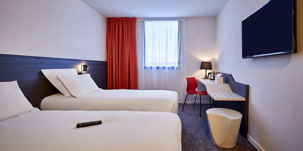 Standard Room, Multiple Beds photo 2