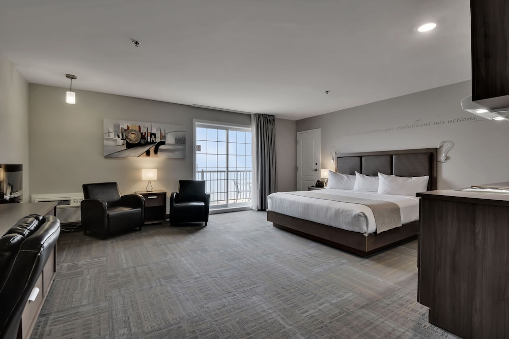 HOTEL | Suite 1 King bed River view - Photo 1