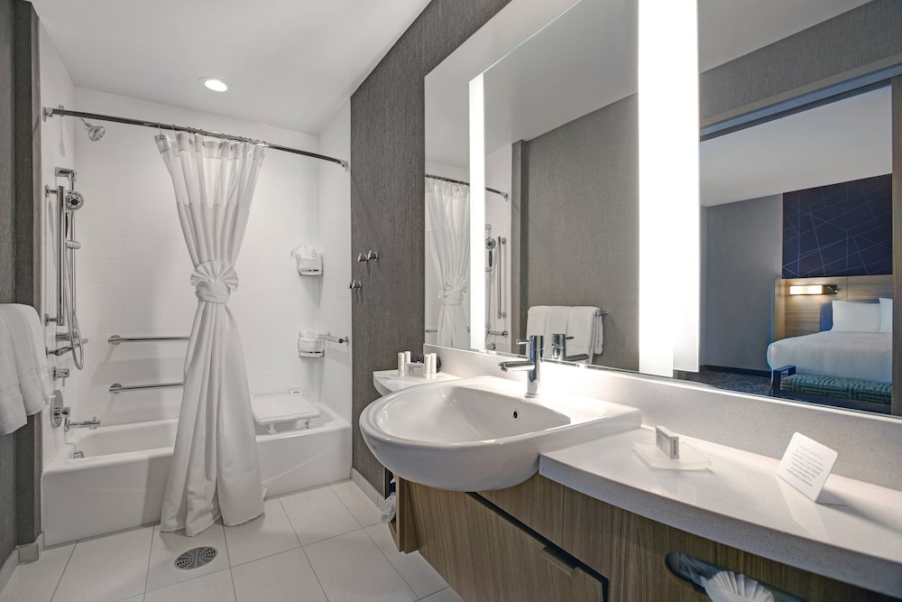 Studio, 1 King Bed (Mobility/Hearing Accessible, Tub)