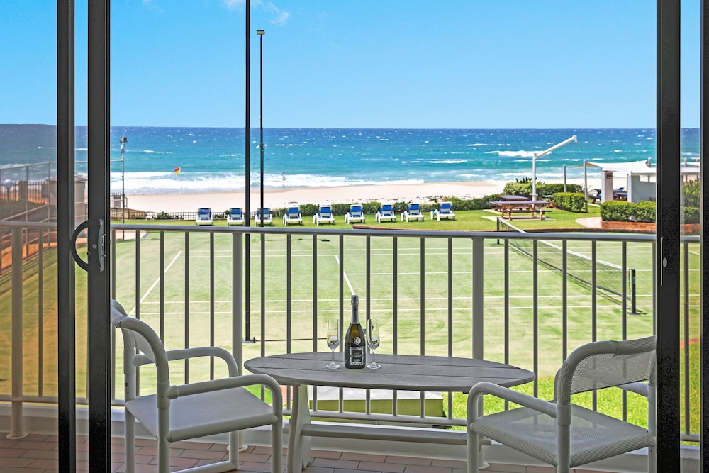 Apartment, 2 Bedrooms, Beachfront - Photo 14