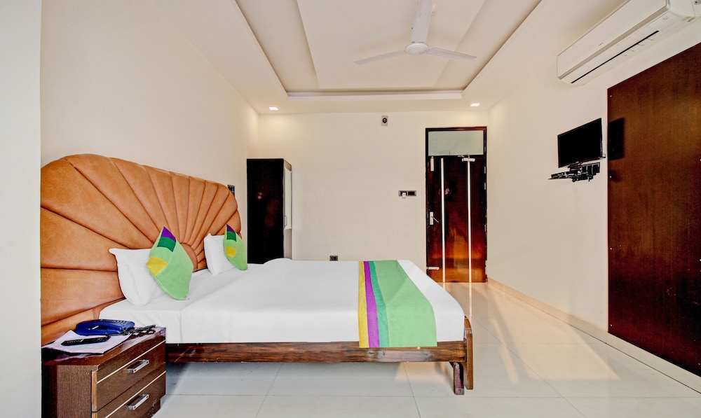 Deluxe Room - Photo 6