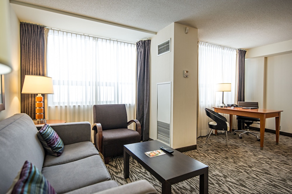 Deluxe One Bedroom Suite, Full Kitchen - Photo 8
