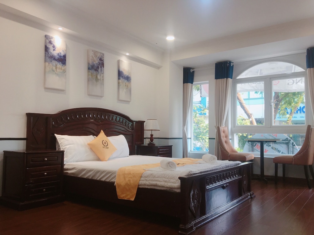 Deluxe Double Room With Big Window