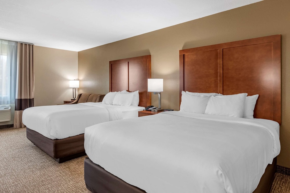 Suite, Multiple Beds, Non Smoking - Photo 3