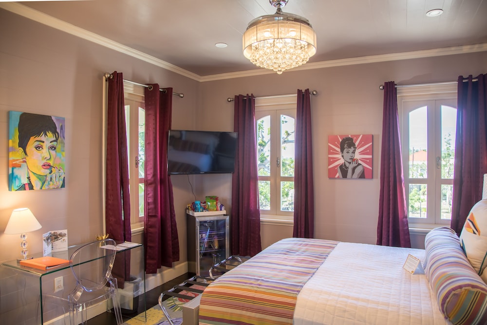 Romantic Room, 1 Queen Bed, Balcony, Sea View (The Milly)