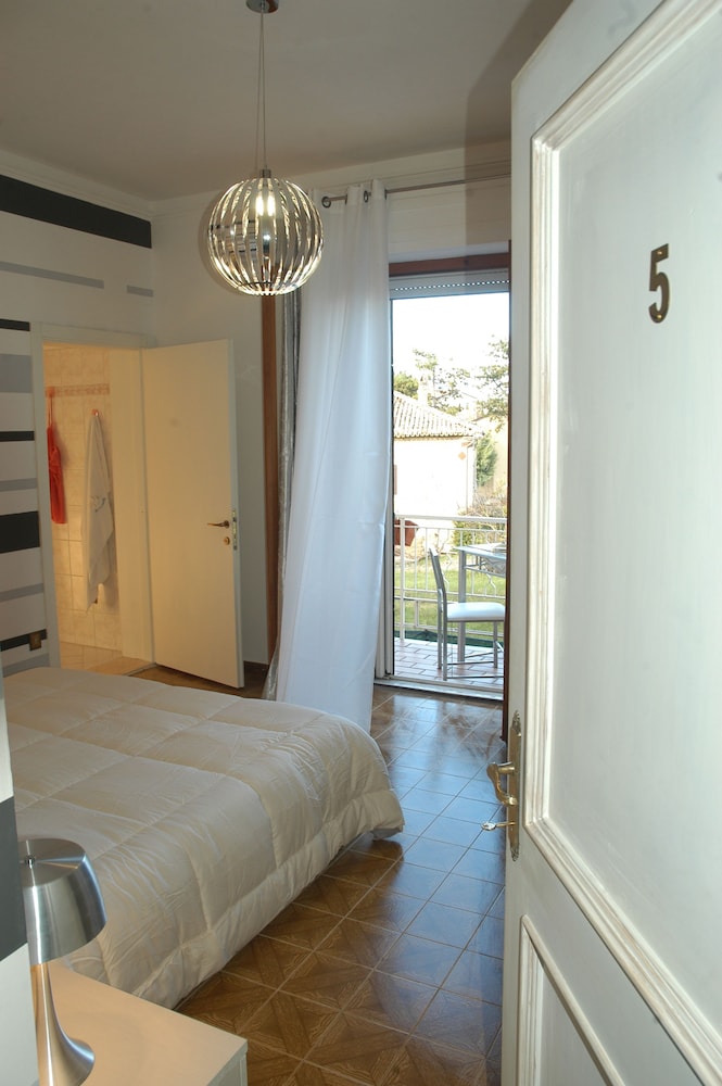 Classic Double Room, Non Smoking, Garden View photo 3