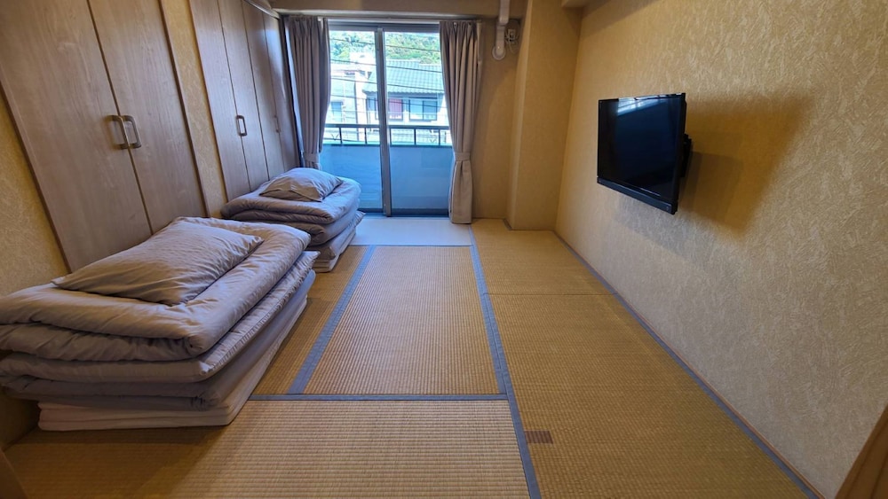 Basic Apartment, 1 Bedroom, Non Smoking - Photo 2