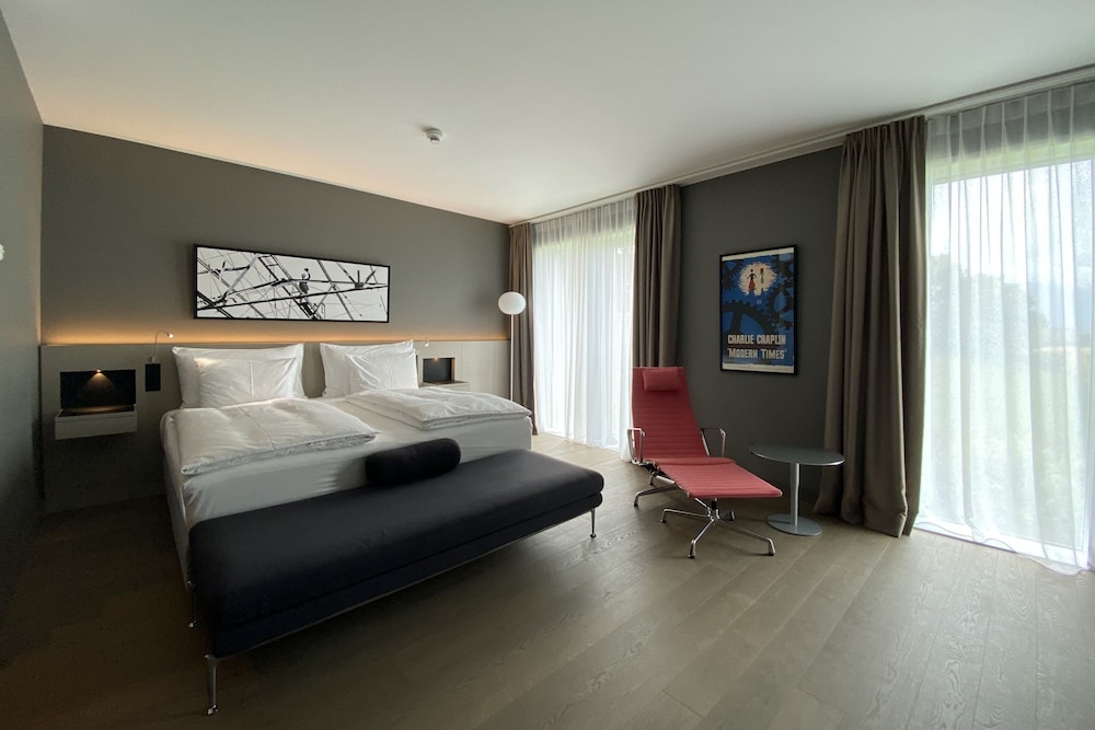 Junior Suite, 1 King Bed (View) photo 2