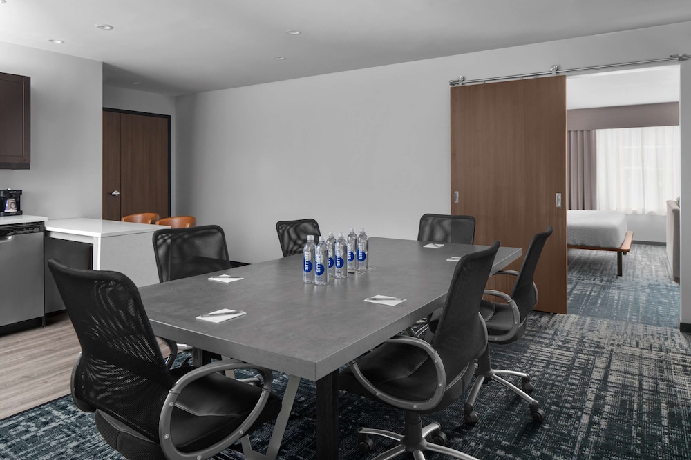 Business Suite, 1 King Bed (Boardroom) - Photo 1