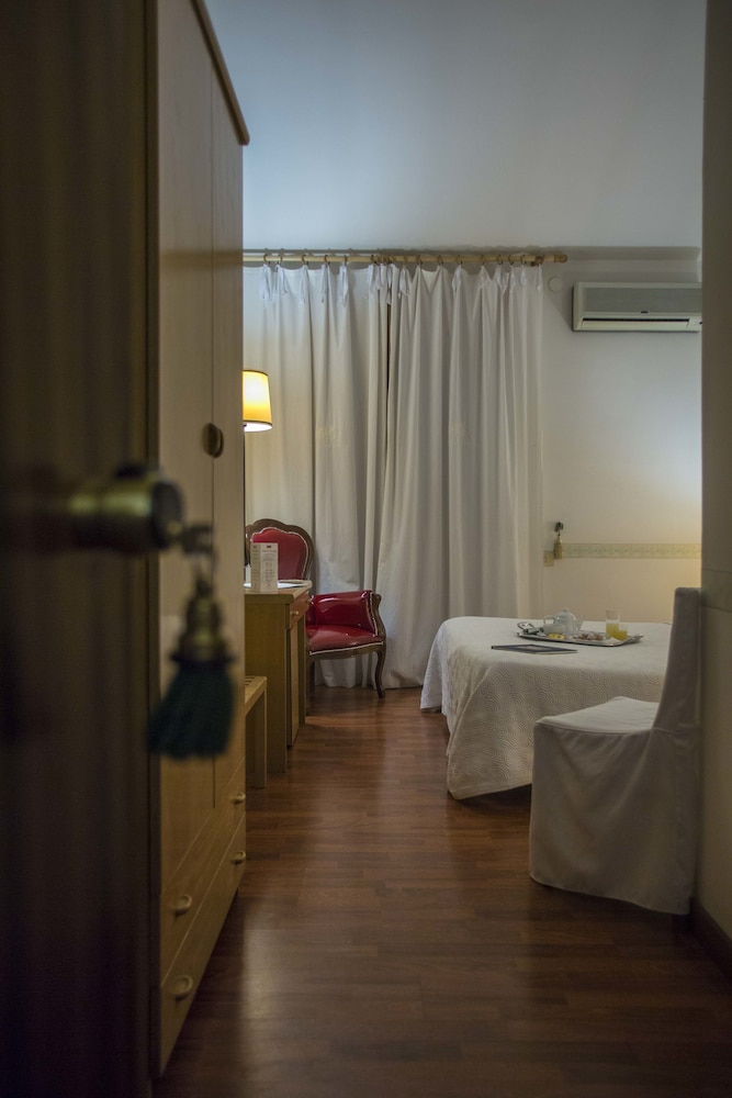 Double or Twin Room - Photo 1