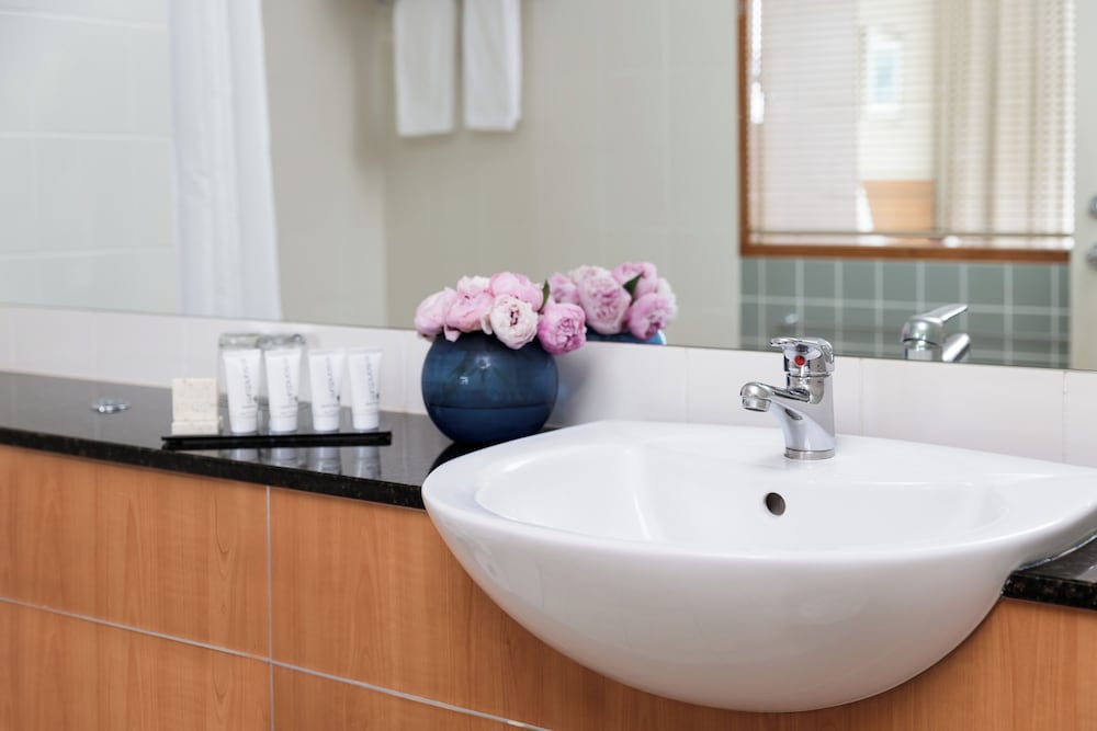 King Spa Harbourside Balcony Suite - Photo 11