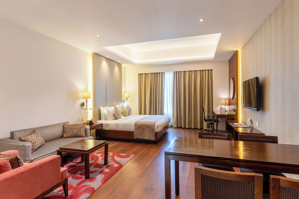 Suite, 1 King Bed photo