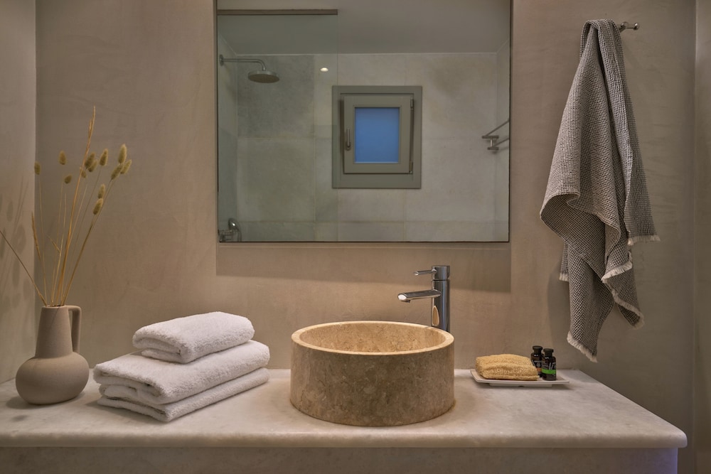 Deluxe Room, Sea View - Photo 5
