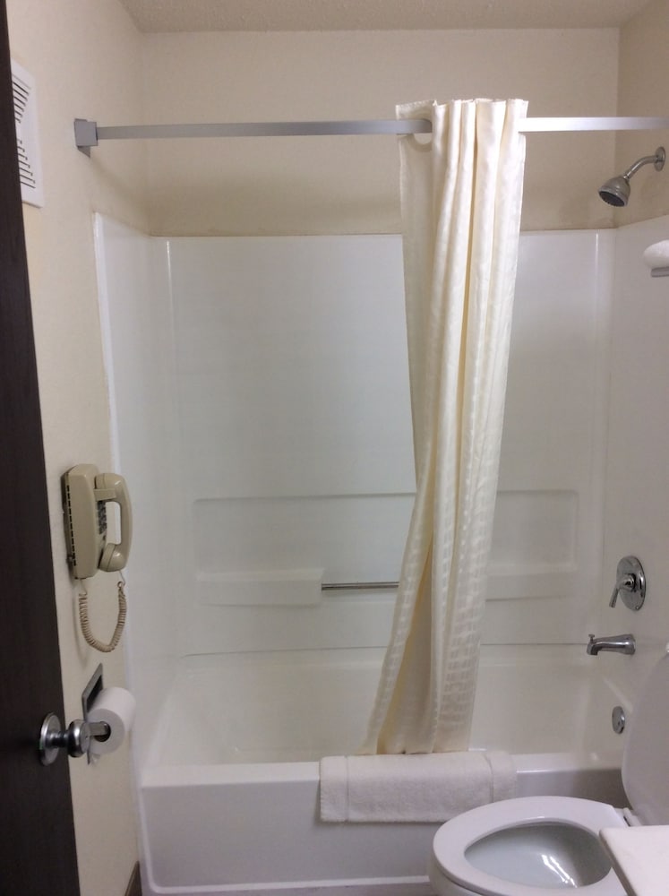 Standard Room, 2 Queen Beds, Non Smoking - Photo 11