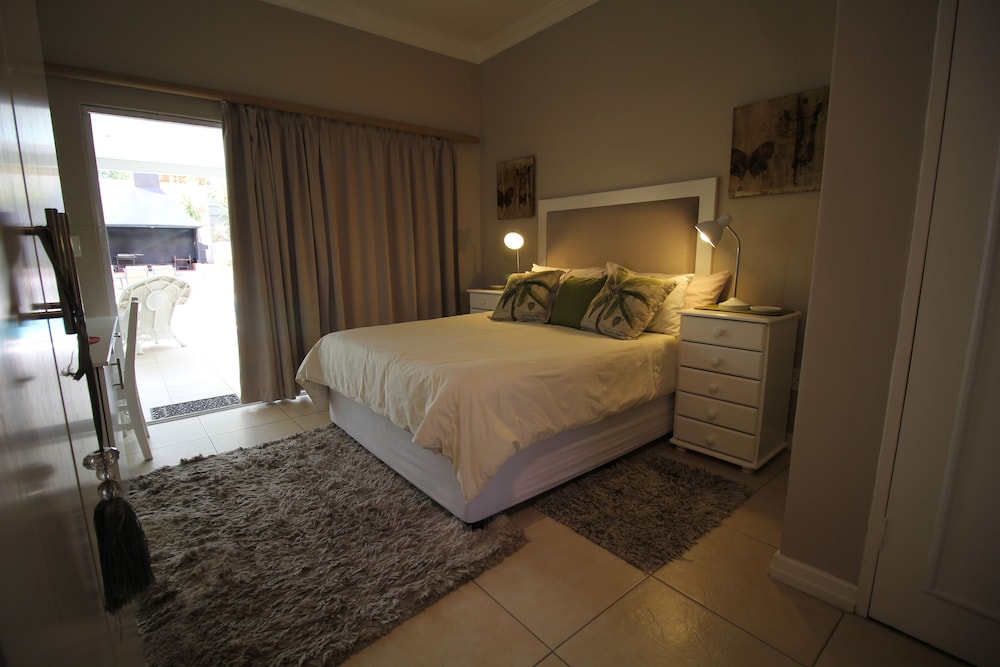 Standard Double Room (Shower Only) photo 2