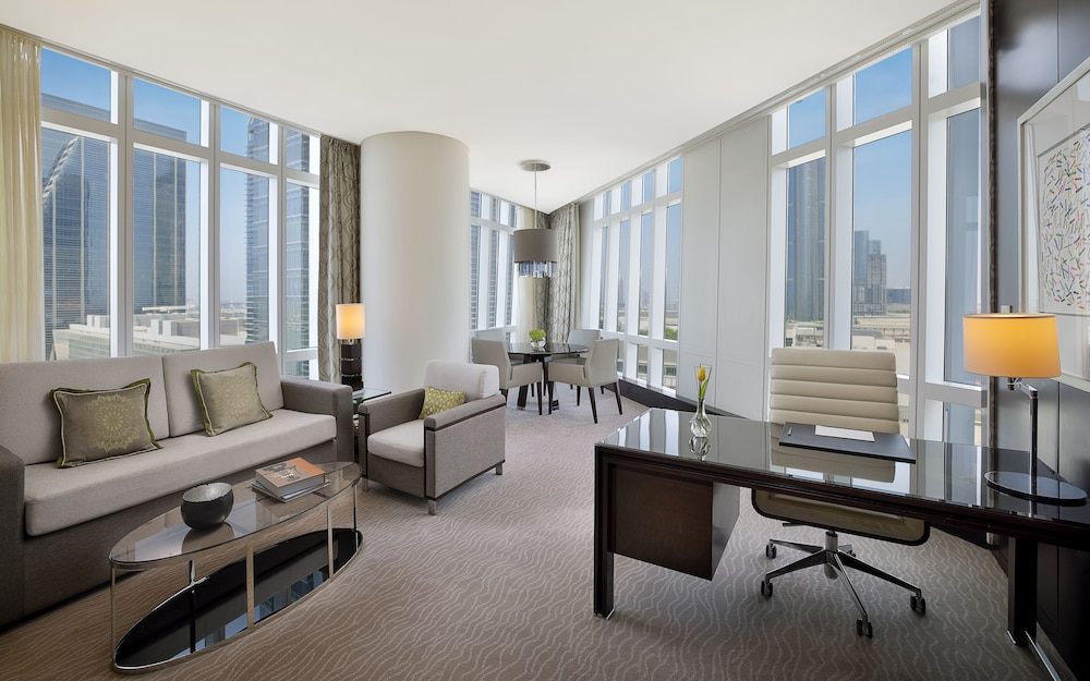 Premier Suite (Skyline View)