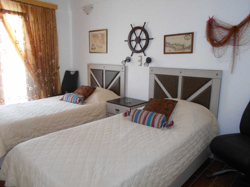 Twin Room, Pool View photo 2
