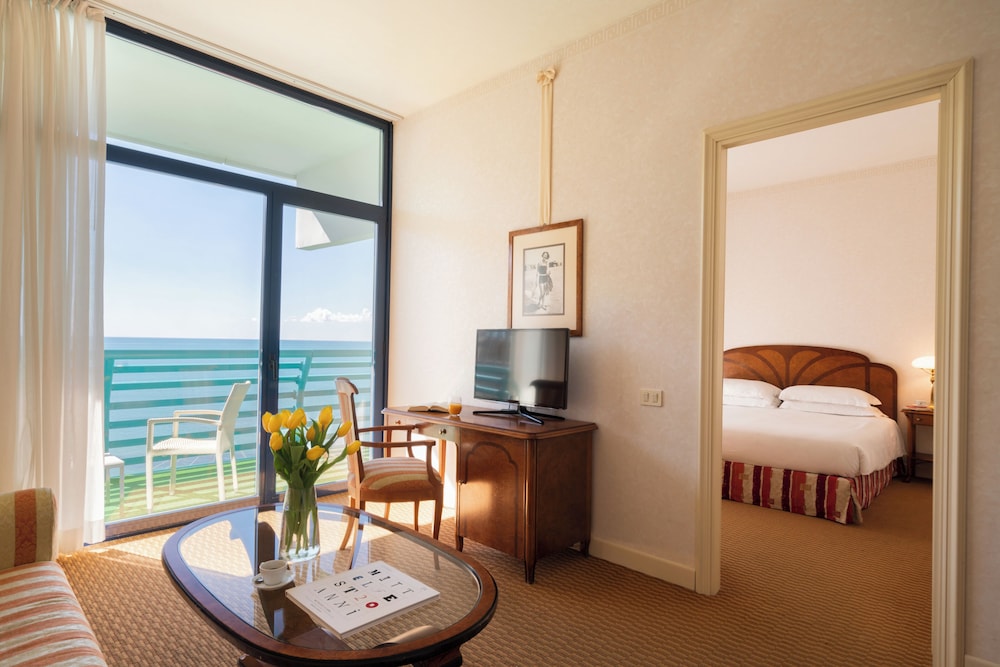 Junior Suite, Balcony, Beachside photo 1