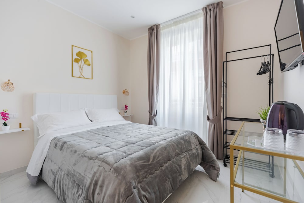 Basic Townhome, 1 Queen Bed, Private Bathroom
